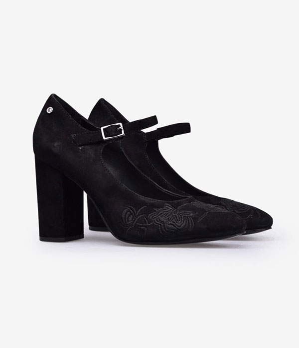 एड़ी वाले जूते (Heel Shoes)